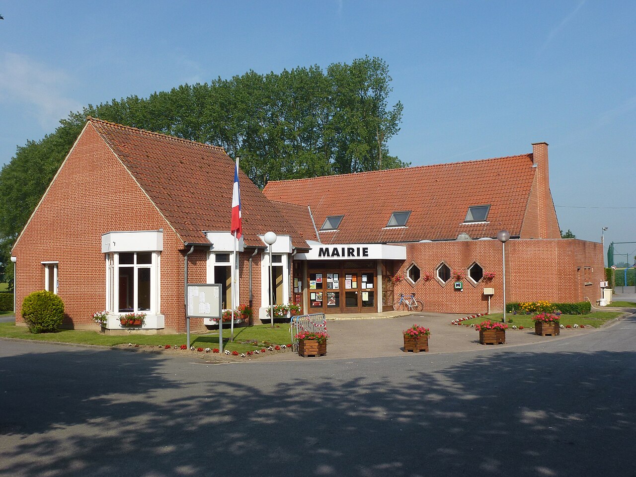 Village de Bavinchove dans la vallée de la Peene, à 8 km du salon Bulle d'Eau Canine