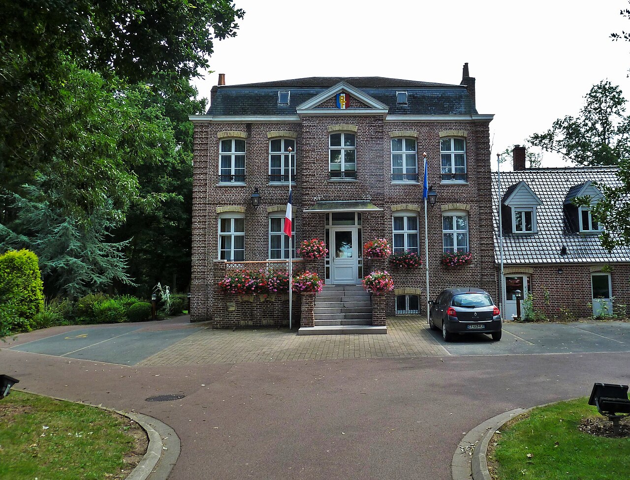 Château d'Esquelbecq, à 16 km du salon de toilettage Bulle d'Eau Canine