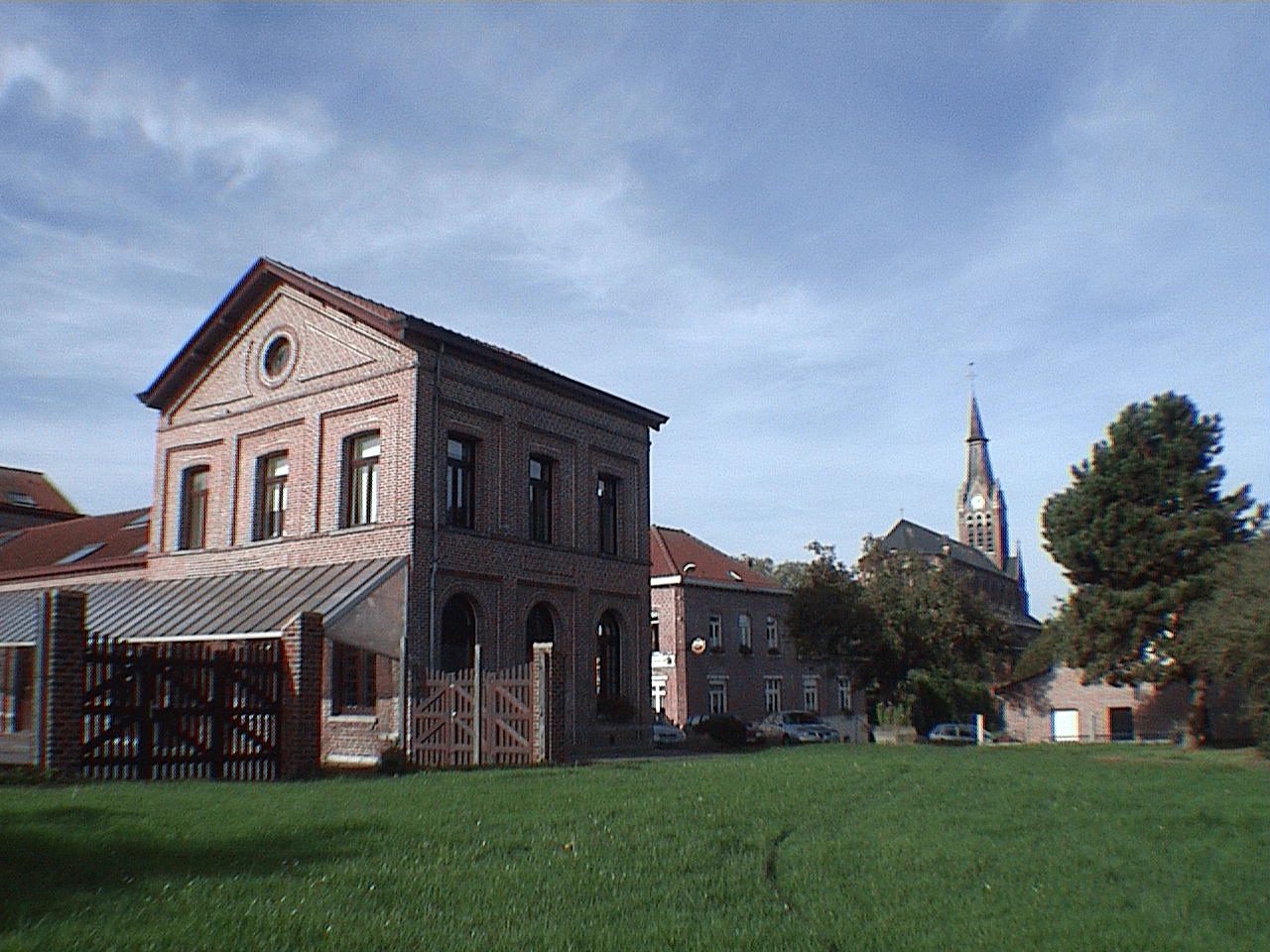 Ancienne gare de Godewaersvelde, commune à 9 km du salon Bulle d'Eau Canine