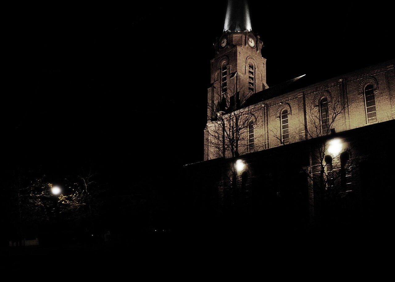 Église Saint-André de Saint-Sylvestre-Cappel, commune du salon de toilettage Bulle d'Eau Canine