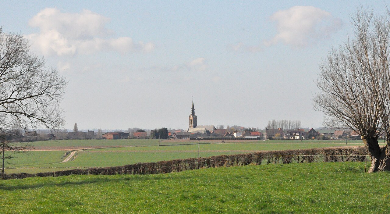 Église de Wallon-Cappel, à 5 km du salon de toilettage Bulle d'Eau Canine